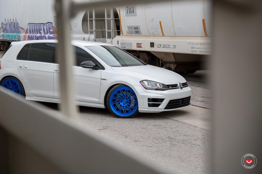  Volkswagen Golf R on Vossen Wheels (LC-105T) 2017 года  (фото 2 из 23)